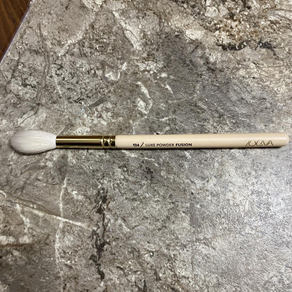 ZOEVA #134 Luxe Powder Fushion Brush NWOB (15 Dollar Sale!)